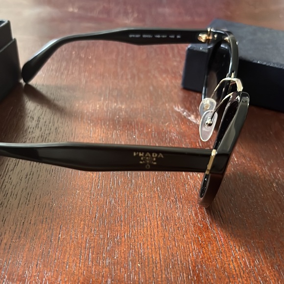 Prada Sunglasses in Black and gold hardware - Picture 4 of 5
